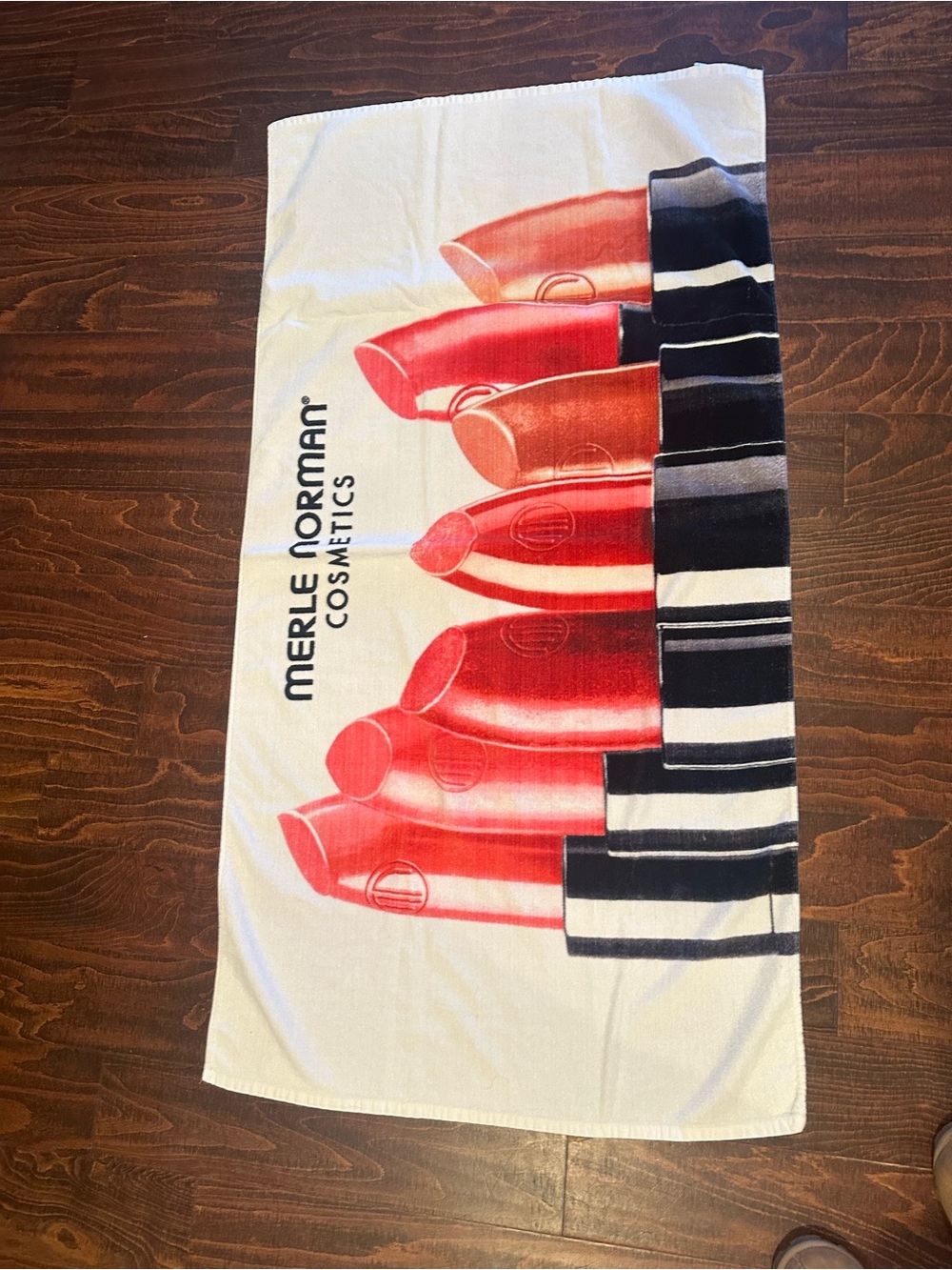vintage Merle Norman Cosmetics beach towel red lipstick design